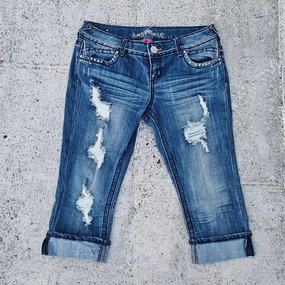 Almost Famous Women Shorts Ripped Blue Denim Jeans Capri Short Size 13 - Picture 9 of 9